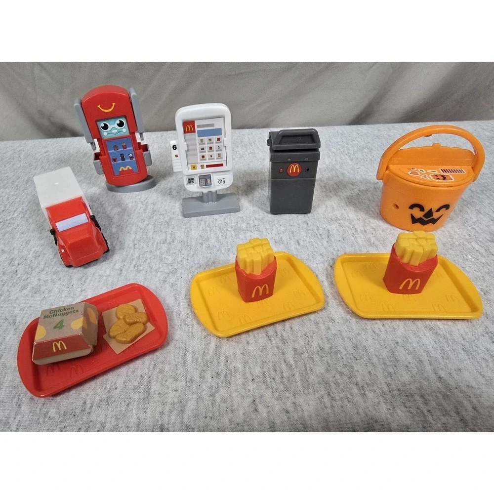 2025 Lil McDonald's Happy Meal Toys Set , Scary Bucket And 2026 Menu Screen